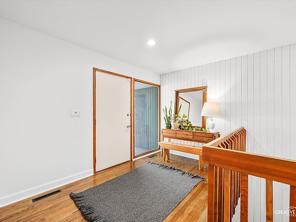 3rd image of 426 Kingsway Dr