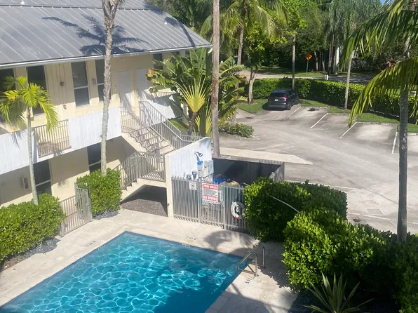 8950 SW 69th Ct APT 307, Pinecrest, FL 33156