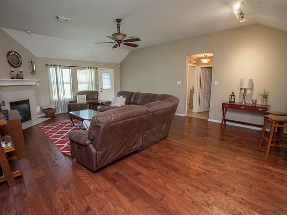 5th image of 216 Jordy Ln