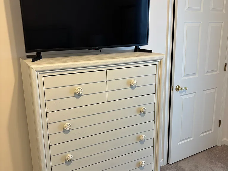 master BR chest of drawers