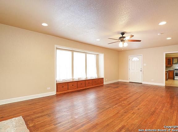 5th image of 320 Placid Dr