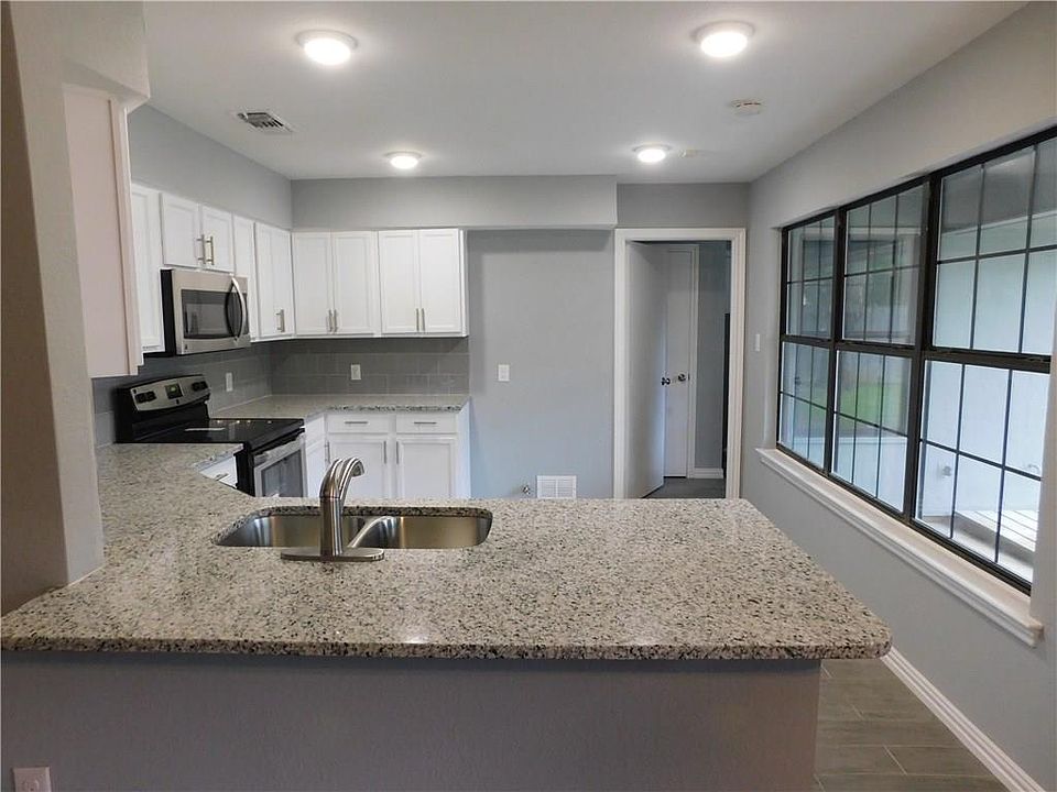 1st image of 2135 Goldfinch Dr