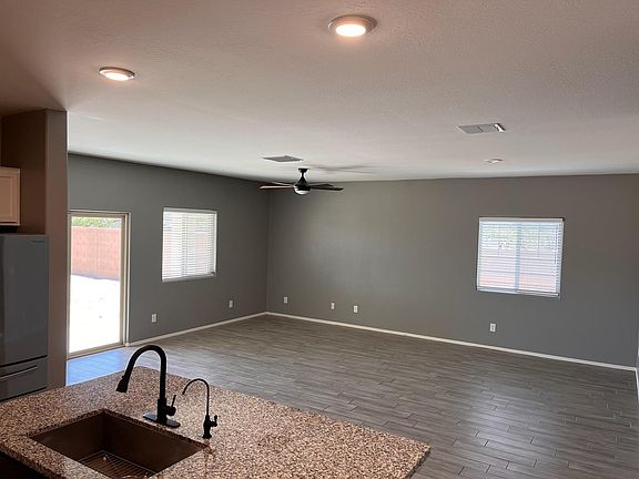 4th image of 285 E Tropical Dr