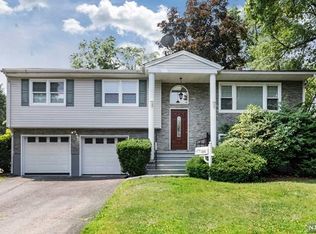 260 West Dr, Paramus, NJ 07652