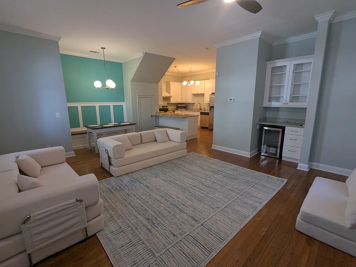Building Photo - 305A E Henry St #1