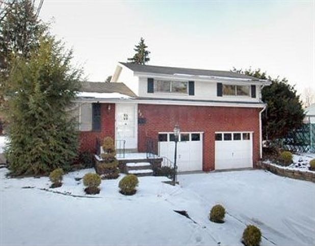 1st image of 221 Crescent Gardens Dr