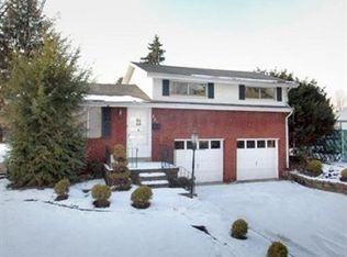 221 Crescent Gardens Dr, Penn Hills, PA