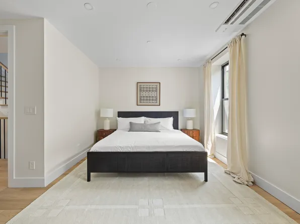 389 Manhattan Avenue image 14 of 38