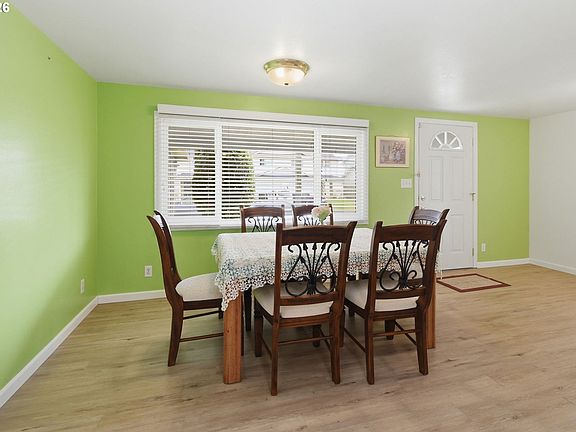 5th image of 186 40th St