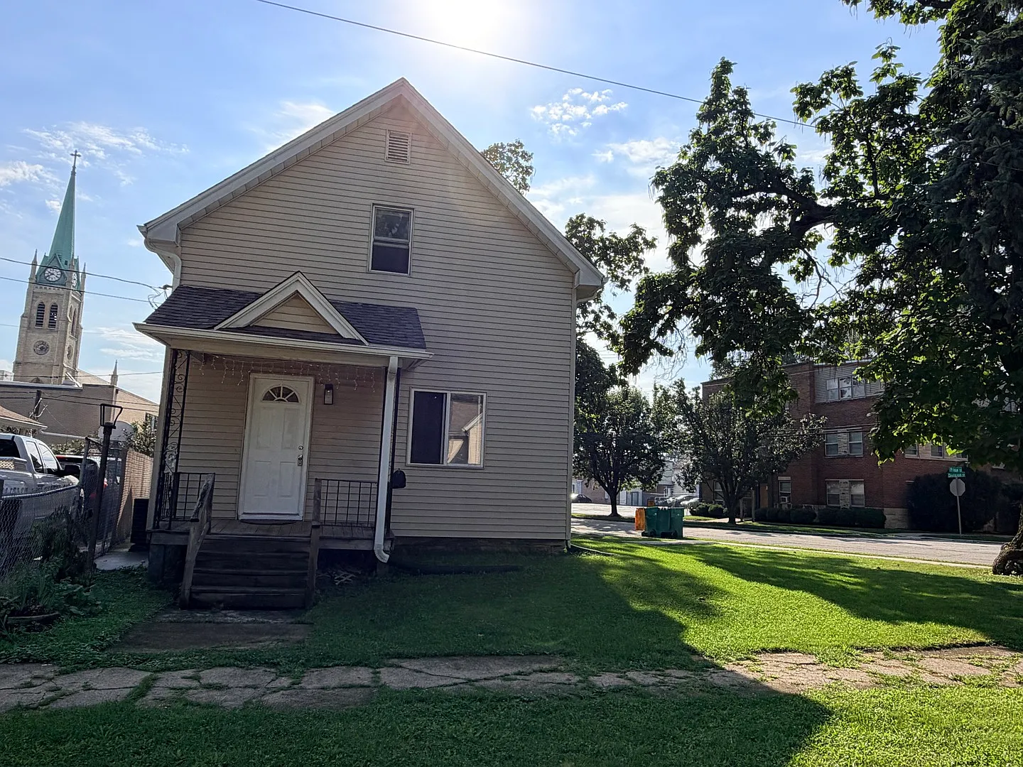 3 bed, 1.5 bath, 1290 sqft, $2,200 — Photo 2