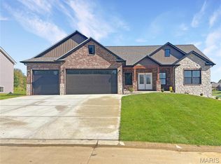 2912 Bluff Ridge Ct, Maryville, IL 62062