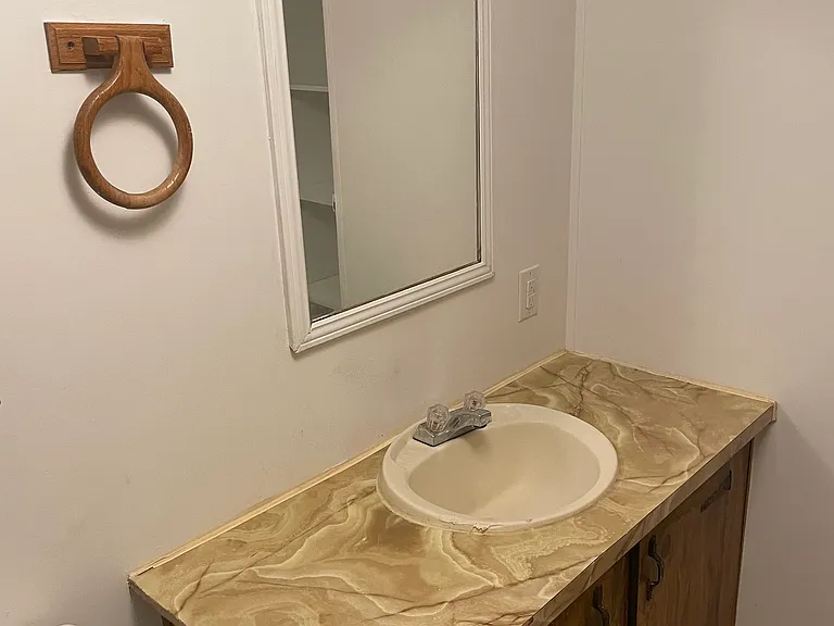 102 Acorn Ln — Photo 8