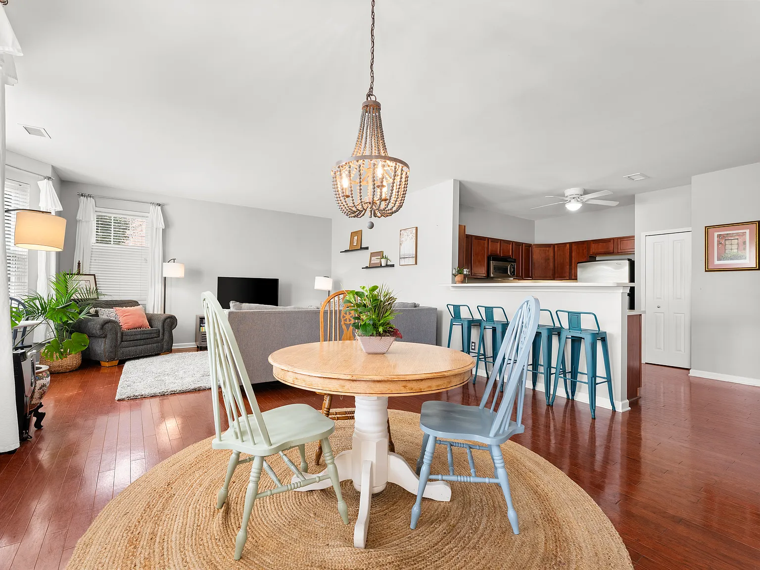 2 bed, 2.5 bath, 1534 sqft, $2,195 — Photo 2