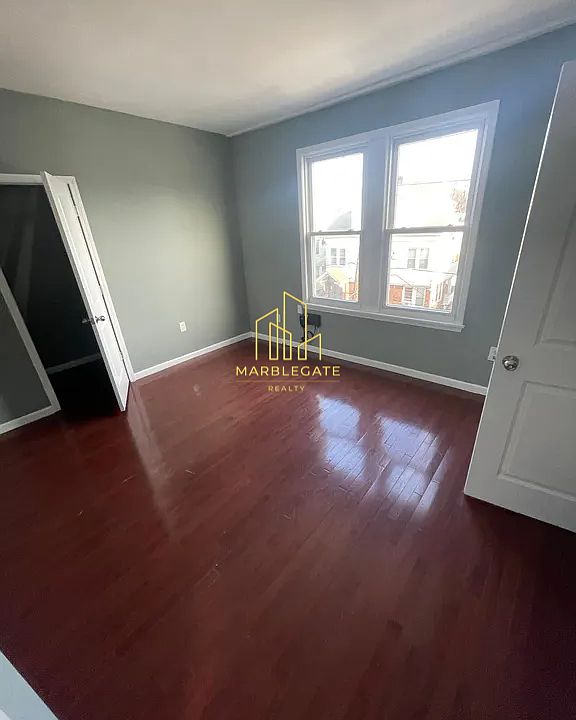 2nd image of 113 Isabella Ave #33