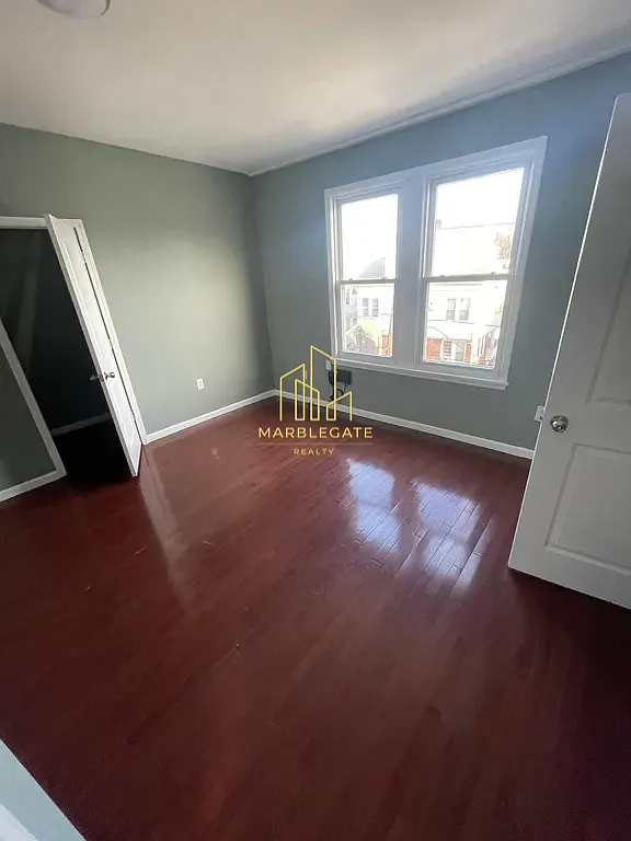 Building Photo - 113 Isabella Ave #33