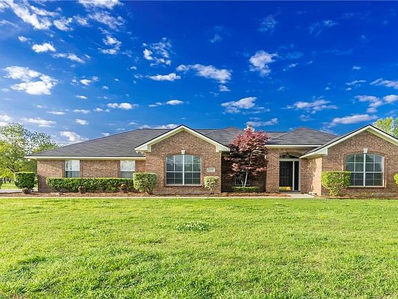 2nd image of 205 Dana Ln