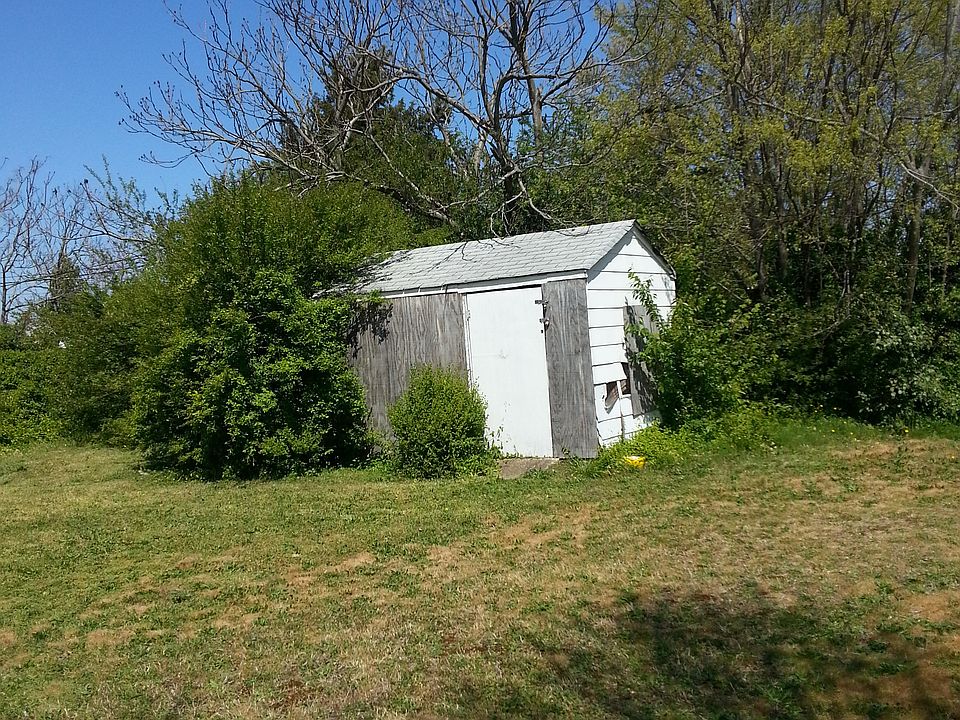2nd image of 2118 Wood St