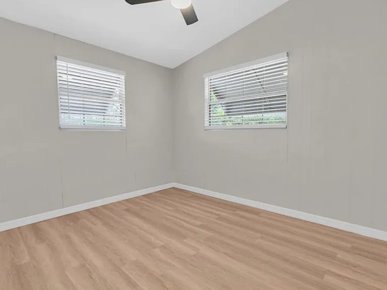 450 Davison Ave NE — Photo 8