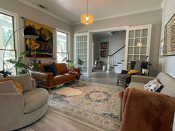 2nd image of 10 Oakleigh Blvd