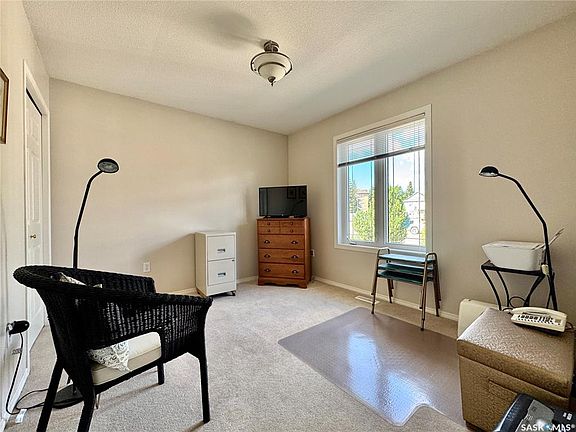 4th image of 105 Russell DRIVE
