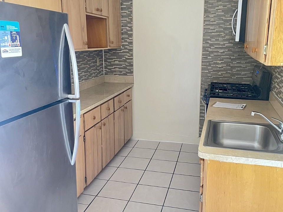 1st image of 155-50 Lowe Ct #4