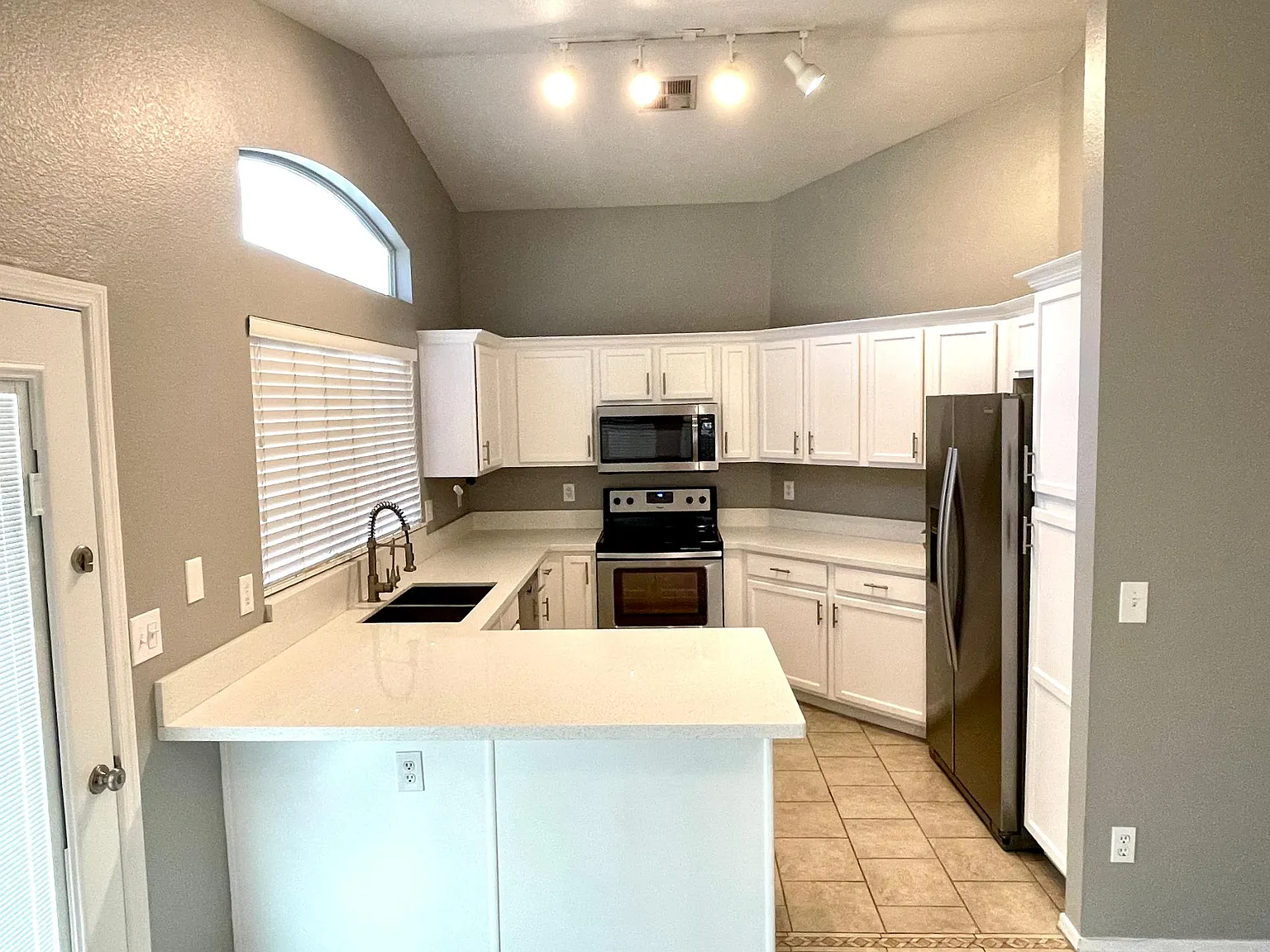 5007 W Oraibi Dr — Photo 3