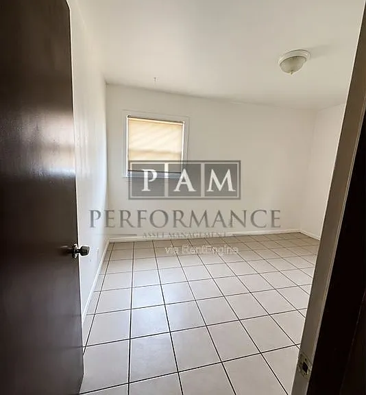 6535 N 58th St — Photo 10