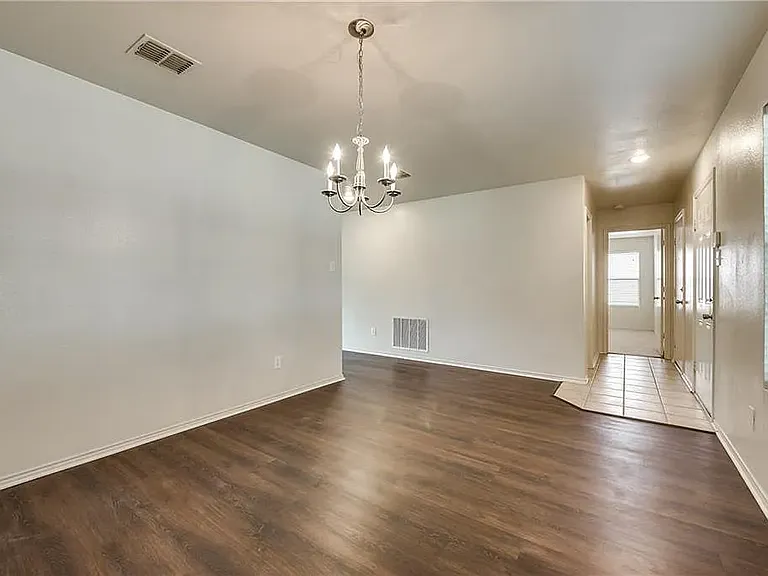 1109 Boxwood Dr — Photo 6