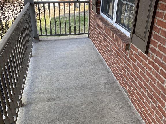 3rd image of 10185 Scarletoak Dr