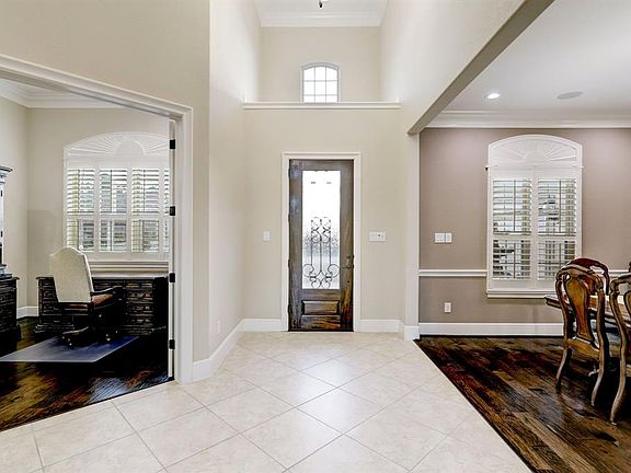 Custom tile is in your entry and stunning hardwood floors throughout the rest of the main living areas.
