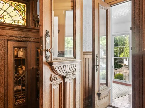 685 East 22nd Street image 2 of 38