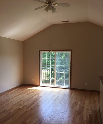 4th image of 1528 S Avers Ave