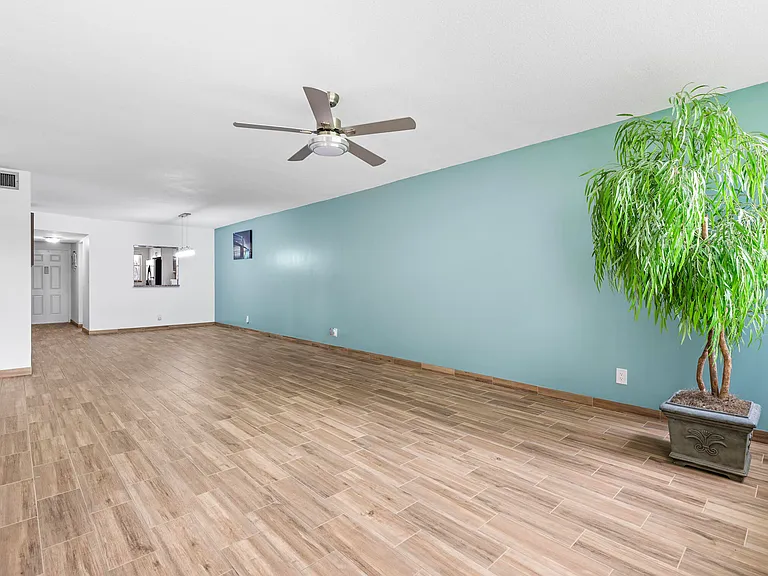 2865 SW 22nd Ave #105 — Photo 7