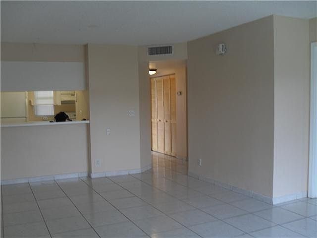 1st image of 10137 Twin Lakes Dr