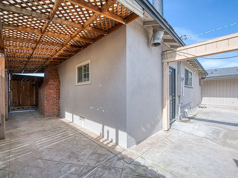 245 Minnewawa Ave #A — Photo 27