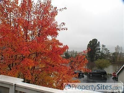 4th image of 1049 Warren Dr