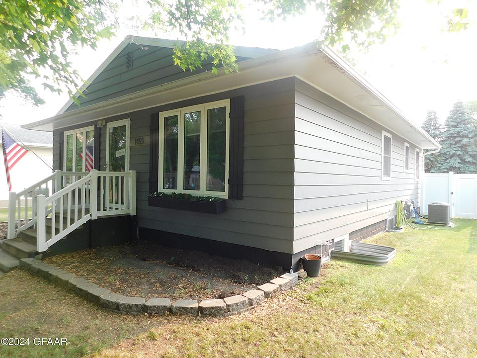 1455 Manvel Ave, Grafton, ND 58237 Zillow