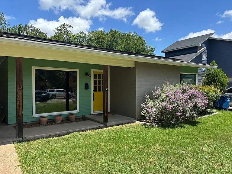 6727 Hialeah Dr — Photo 2