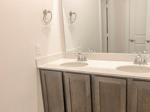 5th image of 2821 Lake Valley Dr