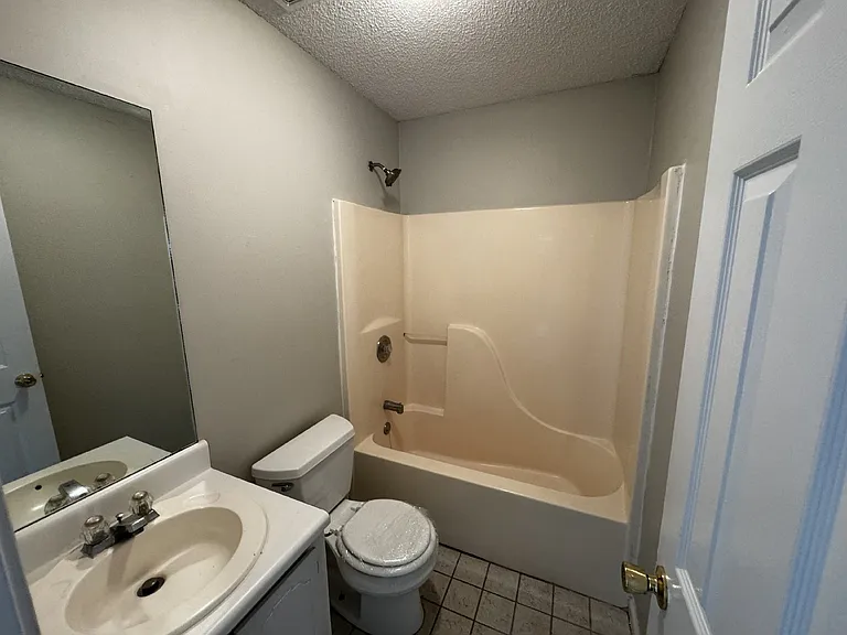 451 Sabreena Cir — Photo 8