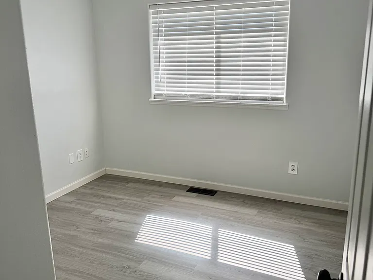 5067 Royal Ave — Photo 9