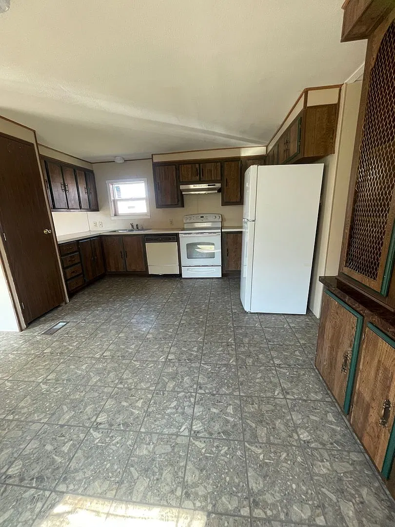 309 Dominic — Photo 3