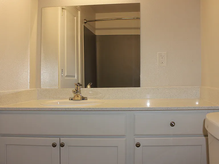 Azure Apartments — Photo 7
