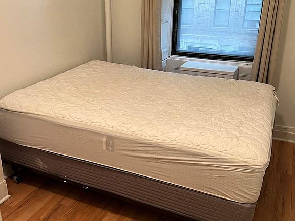 3rd image of 276 W 71st St #8