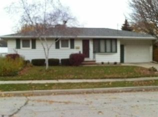 1170 W Roscoe St, Green Bay, WI 54304