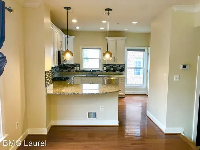 4411 Longfellow St — Photo 7