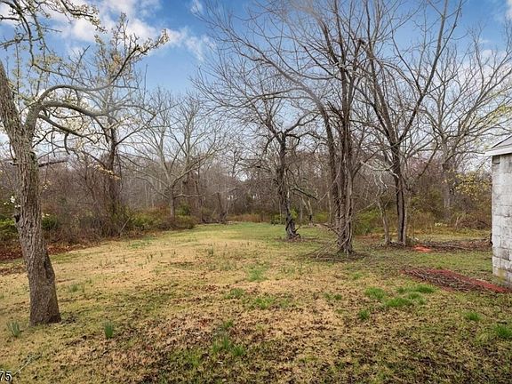 3rd image of 613-615 S New York Rd