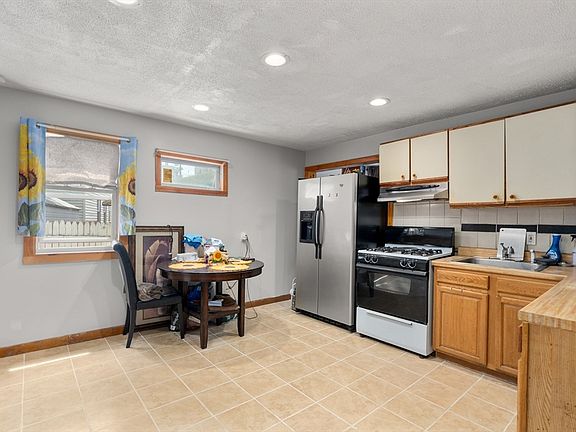 4th image of 24 Hathaway St