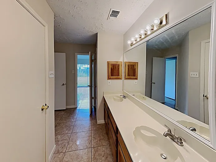 907 Briarcreek Dr — Photo 11