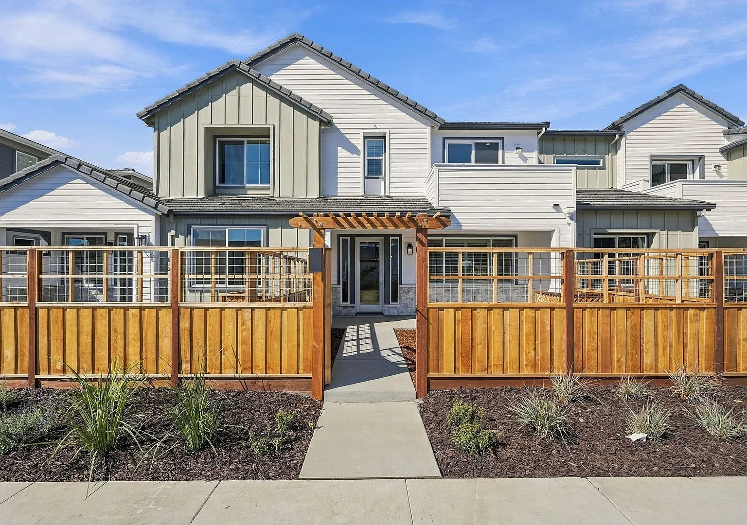 Brand-New 3BR/2.5BA Townhome in Riversound Community — Photo 1